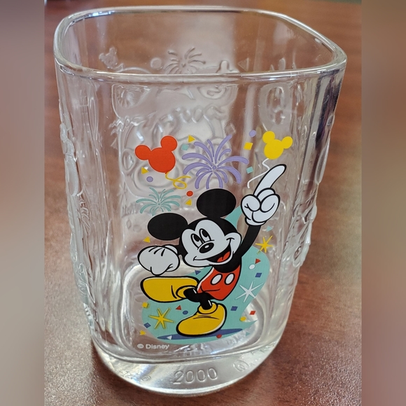 Disney McDonald's Glass 🏰🎆 - Picture 7 of 7